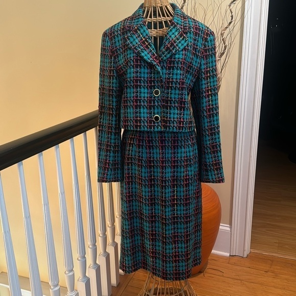 DonCaster 100% woven silk suit
